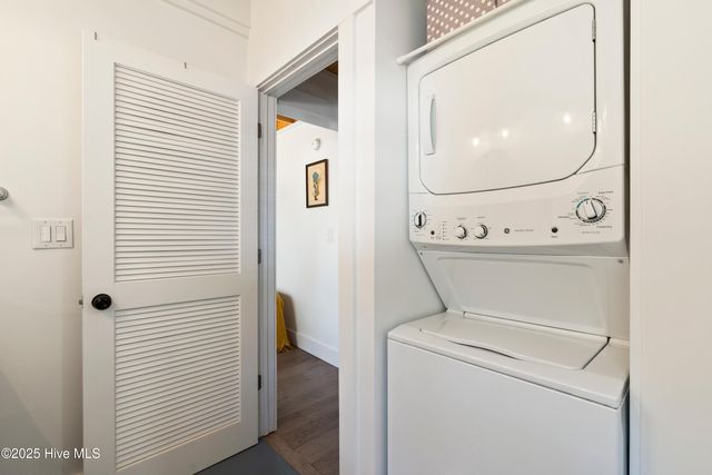 204 Lakeshore Drive, Lake Waccamaw, NC 28450