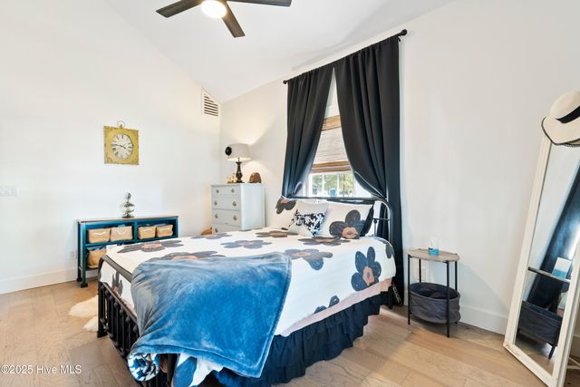 204 Lakeshore Drive, Lake Waccamaw, NC 28450