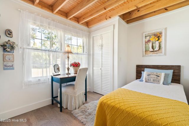 204 Lakeshore Drive, Lake Waccamaw, NC 28450