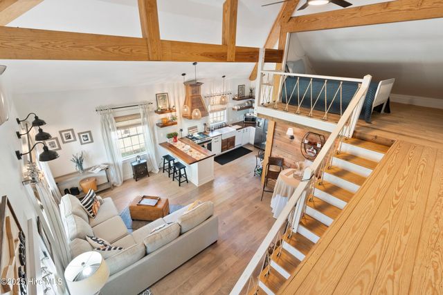 204 Lakeshore Drive, Lake Waccamaw, NC 28450