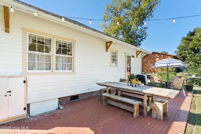 204 Lakeshore Drive, Lake Waccamaw, NC 28450