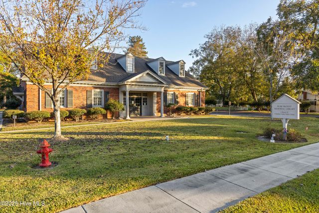 204 Lakeshore Drive, Lake Waccamaw, NC 28450