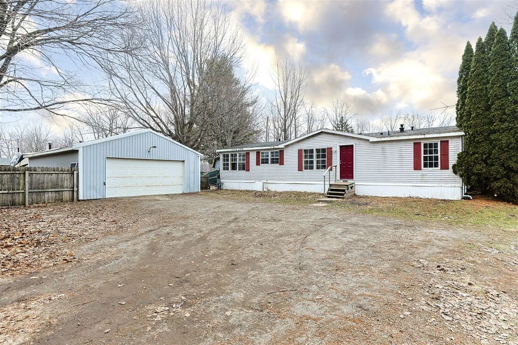 60123 Dailey Road, Dowagiac, MI 49047