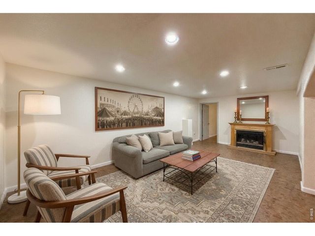 1739 Shavano St, Longmont, CO 80504