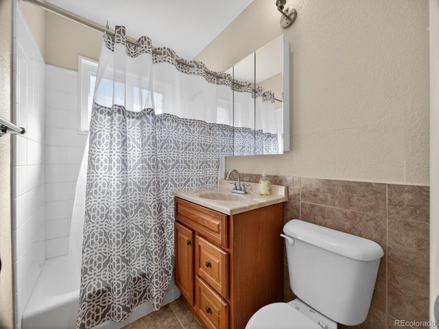 950 Jamaica St, Aurora, CO 80010