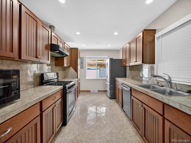 950 Jamaica St, Aurora, CO 80010