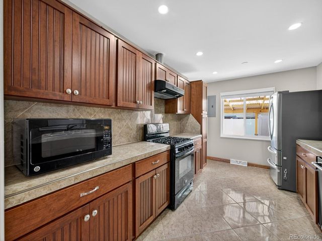 950 Jamaica St, Aurora, CO 80010