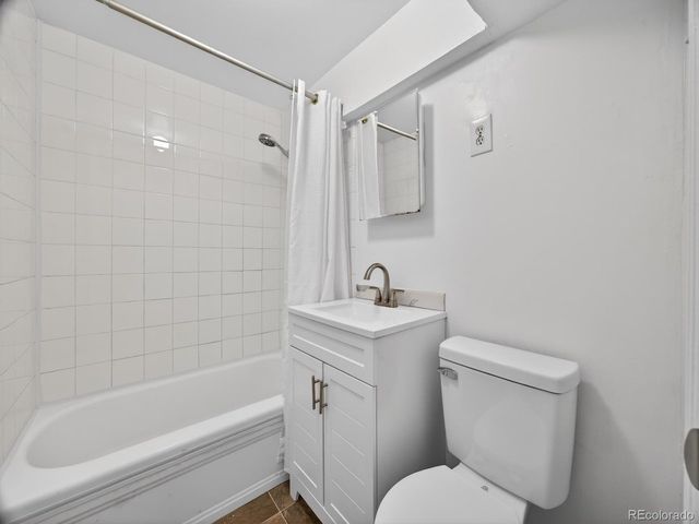 950 Jamaica St, Aurora, CO 80010