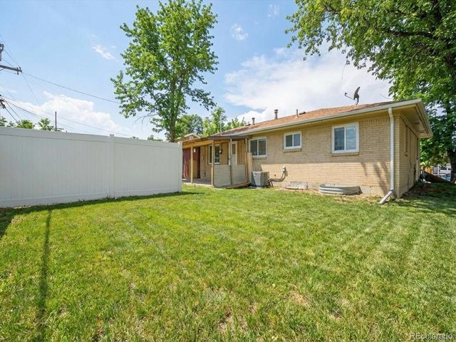 950 Jamaica St, Aurora, CO 80010