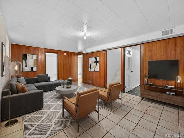 950 Jamaica St, Aurora, CO 80010