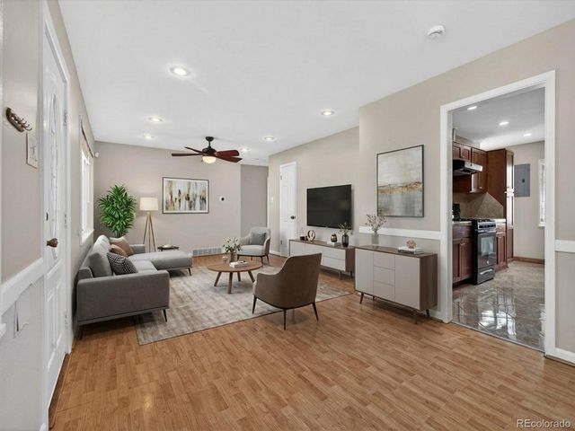 950 Jamaica St, Aurora, CO 80010