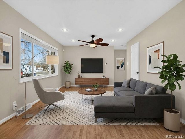 950 Jamaica St, Aurora, CO 80010