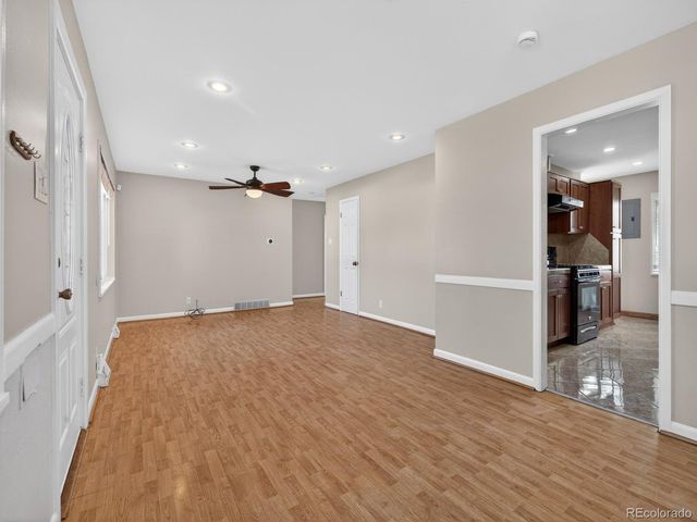 950 Jamaica St, Aurora, CO 80010