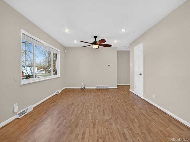 950 Jamaica St, Aurora, CO 80010