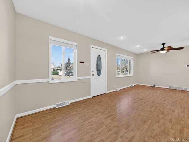 950 Jamaica St, Aurora, CO 80010