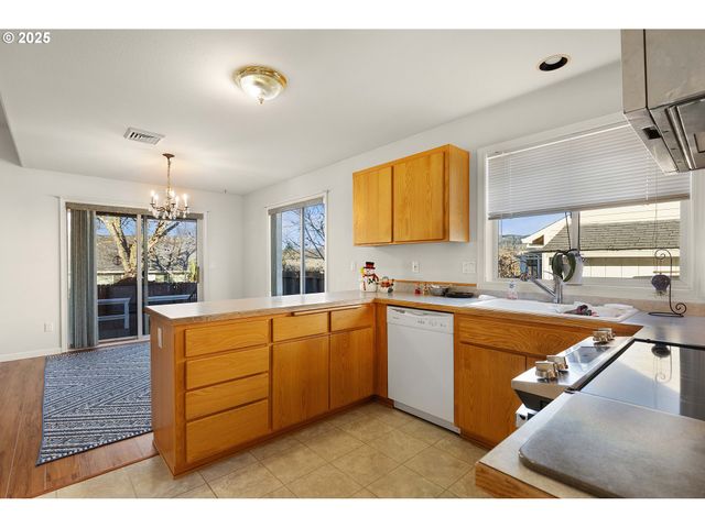 2657 GREYFOX Dr, Sutherlin, OR 97479