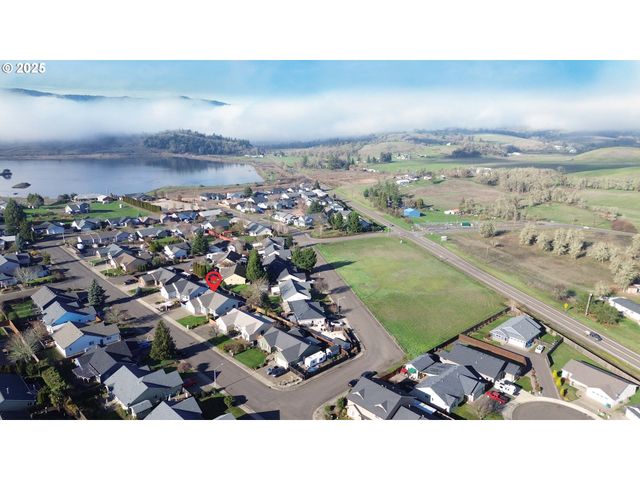 2657 GREYFOX Dr, Sutherlin, OR 97479