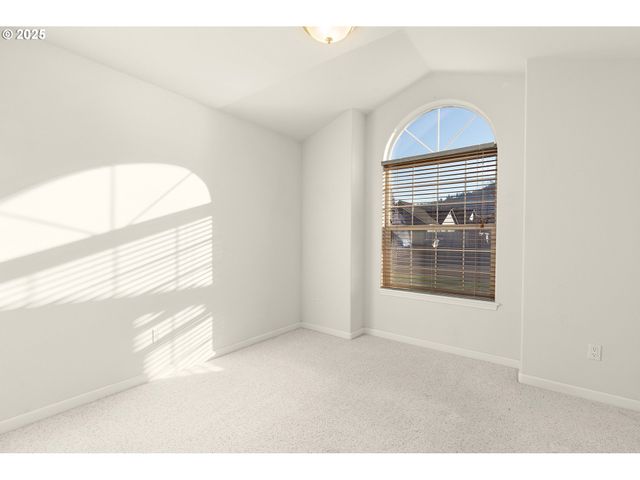 2657 GREYFOX Dr, Sutherlin, OR 97479