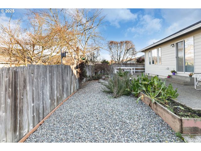 2657 GREYFOX Dr, Sutherlin, OR 97479