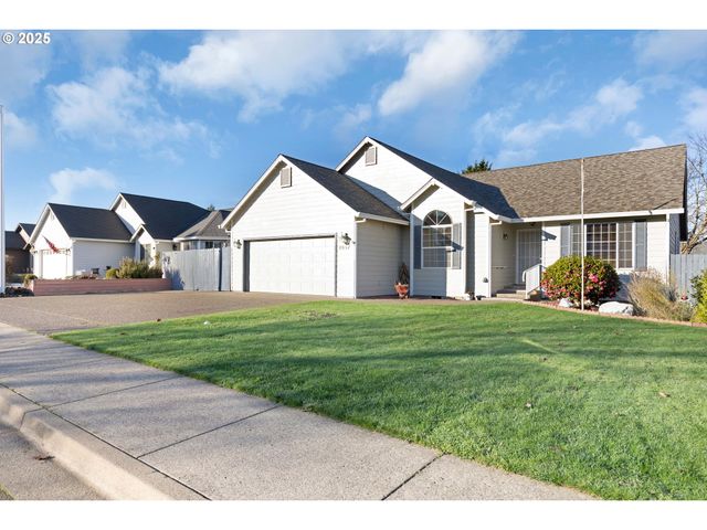 2657 GREYFOX Dr, Sutherlin, OR 97479