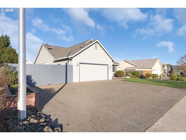 2657 GREYFOX Dr, Sutherlin, OR 97479