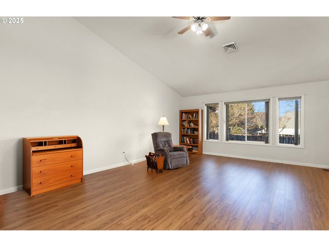 2657 GREYFOX Dr, Sutherlin, OR 97479