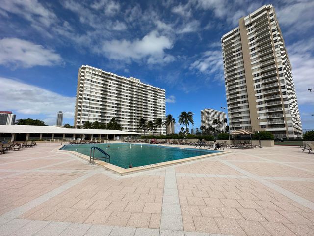 1985 S Ocean Drive 21a, Hallandale Beach, FL 33009