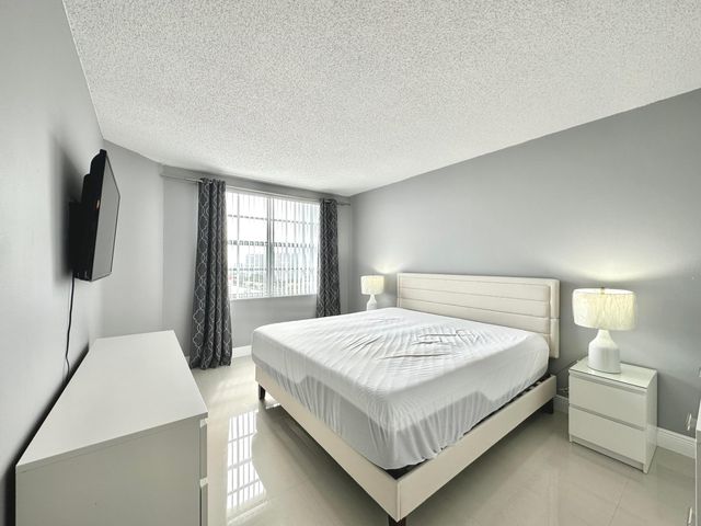 1985 S Ocean Drive 21a, Hallandale Beach, FL 33009