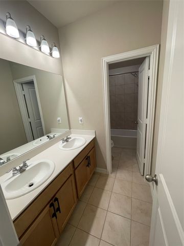 1924 Briar Hill Drive, Denton, TX 76207