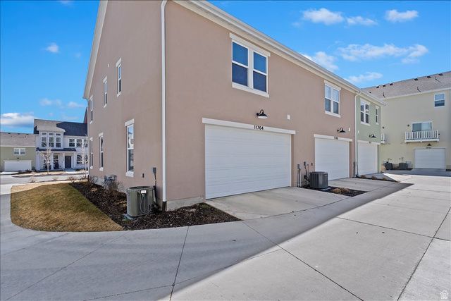 11764 S LEANDER DR, South Jordan, UT 84009