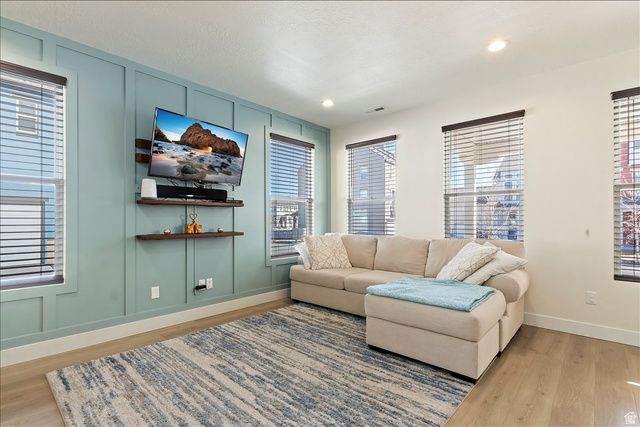 11764 S LEANDER DR, South Jordan, UT 84009