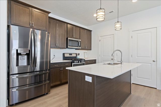 11764 S LEANDER DR, South Jordan, UT 84009