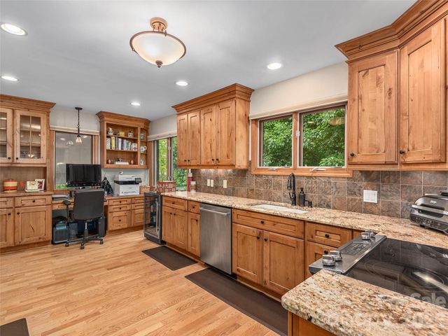 503 Fleetwood Plaza, Laurel Park, NC 28739