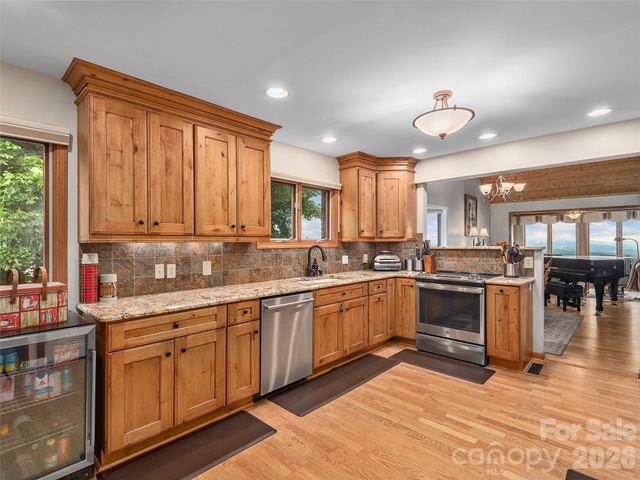 503 Fleetwood Plaza, Laurel Park, NC 28739