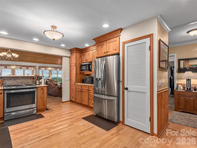 503 Fleetwood Plaza, Laurel Park, NC 28739