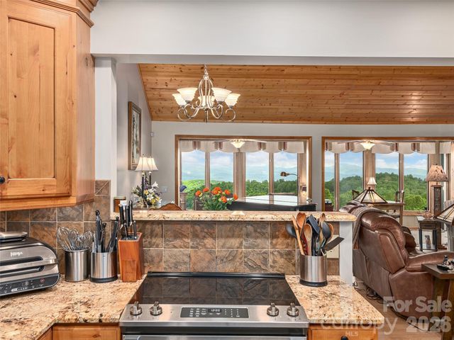 503 Fleetwood Plaza, Laurel Park, NC 28739