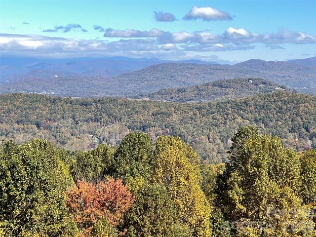 503 Fleetwood Plaza, Laurel Park, NC 28739