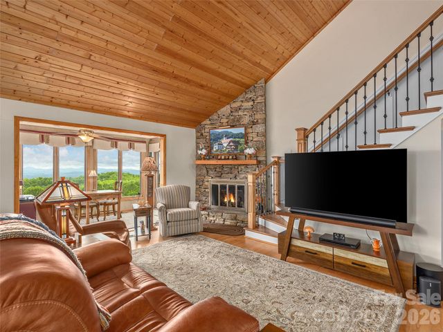 503 Fleetwood Plaza, Laurel Park, NC 28739