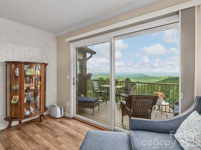 503 Fleetwood Plaza, Laurel Park, NC 28739