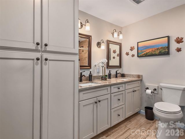 503 Fleetwood Plaza, Laurel Park, NC 28739