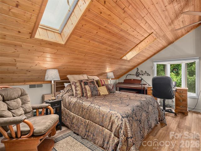 503 Fleetwood Plaza, Laurel Park, NC 28739