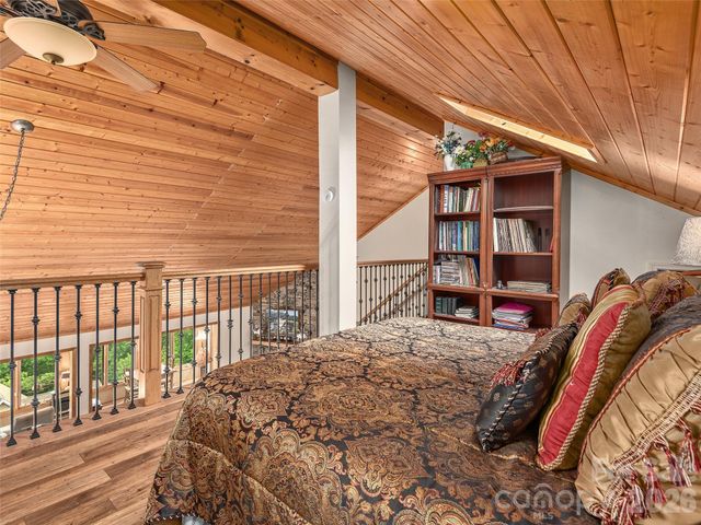 503 Fleetwood Plaza, Laurel Park, NC 28739