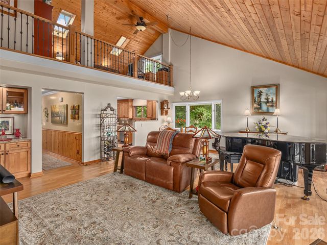503 Fleetwood Plaza, Laurel Park, NC 28739