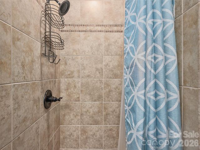 503 Fleetwood Plaza, Laurel Park, NC 28739