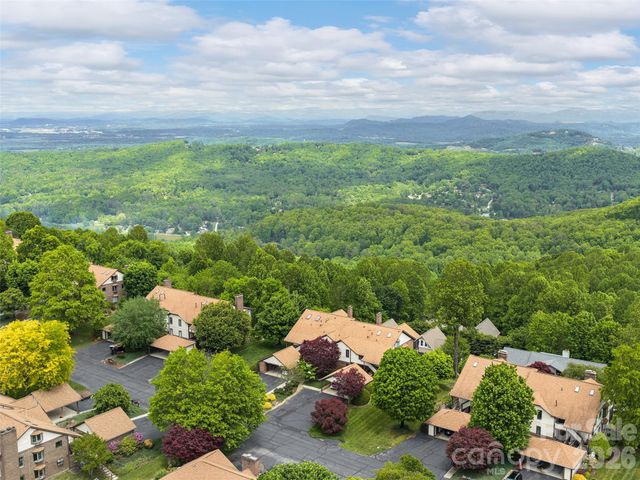 503 Fleetwood Plaza, Laurel Park, NC 28739