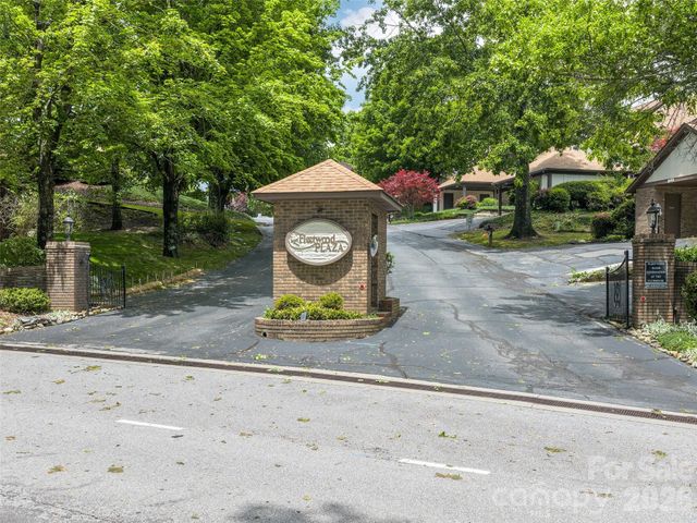 503 Fleetwood Plaza, Laurel Park, NC 28739