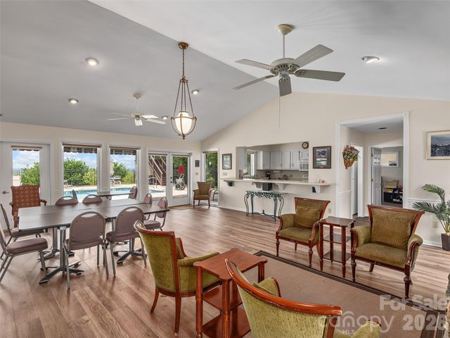 503 Fleetwood Plaza, Laurel Park, NC 28739