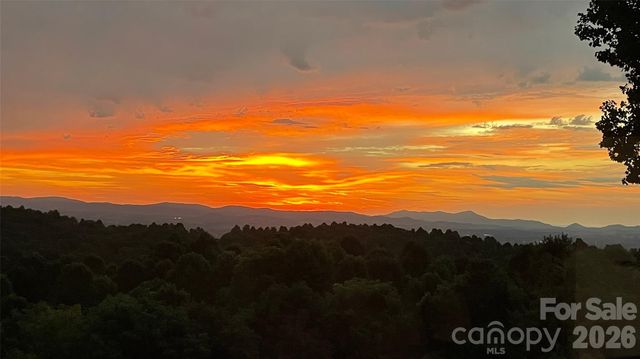503 Fleetwood Plaza, Laurel Park, NC 28739
