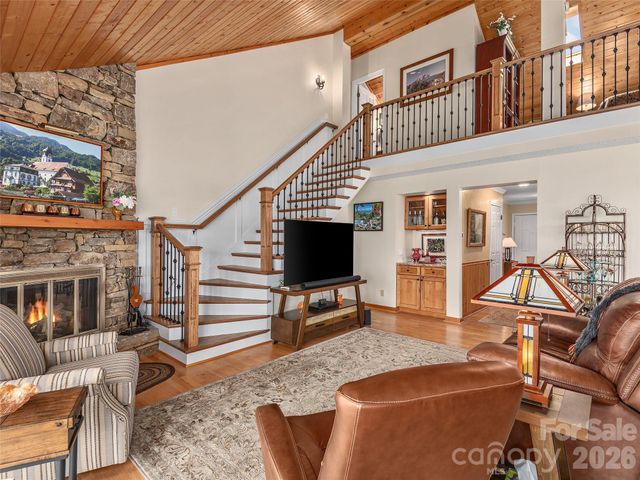 503 Fleetwood Plaza, Laurel Park, NC 28739