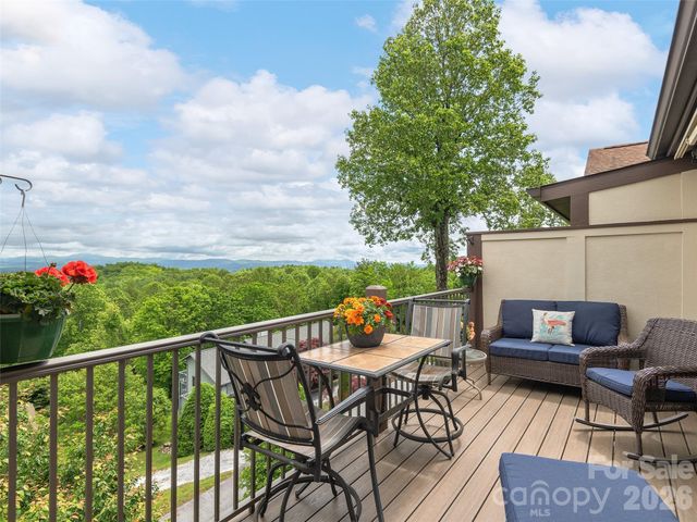 503 Fleetwood Plaza, Laurel Park, NC 28739